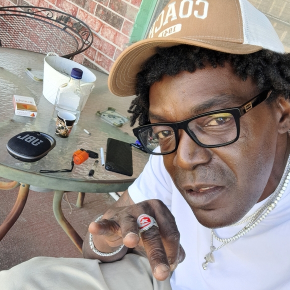 Meet your Posher, Carlo - Picture 5 of 10